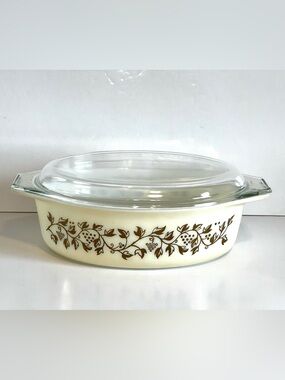 ✨Vintage Pyrex 945C Golden Grape Vine 2.5 Qt Cream Casserole Dish with Lid